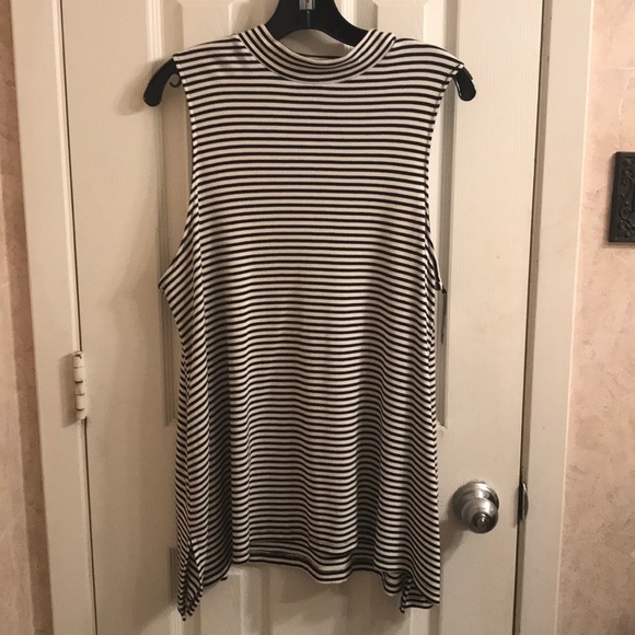 Tops - Black and white striped shirt. Sleeveless size L
